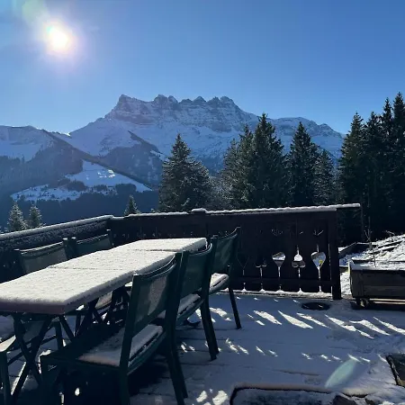 Un Pas Comme Les Autres! Chalet